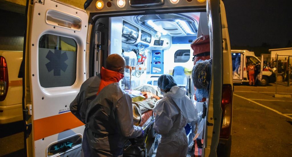 ambulanza notte morto