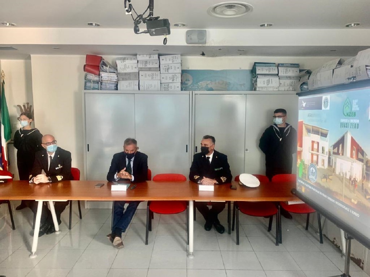 conferenza stampa capitaneria porto gioia tauro (1)