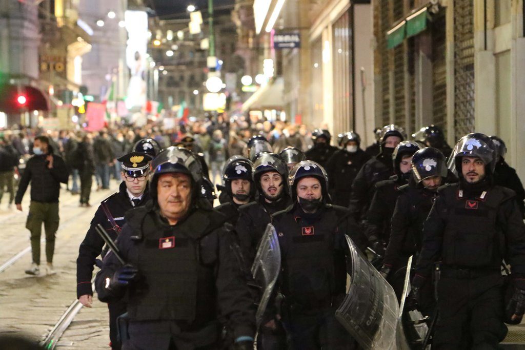 proteste no green pass milano