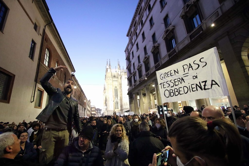proteste no green pass milano