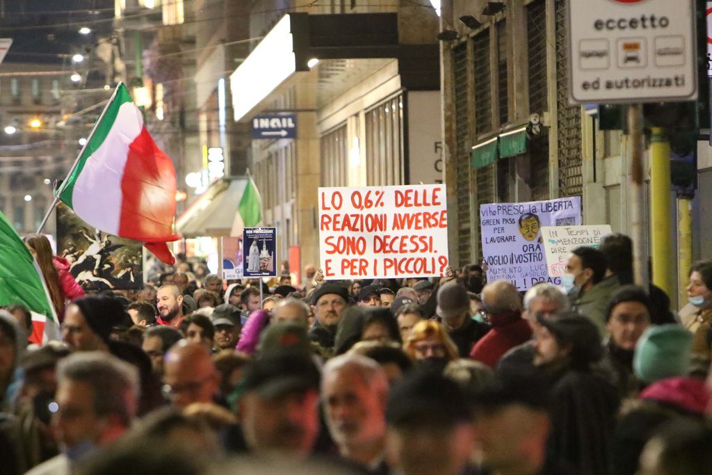 proteste no green pass milano