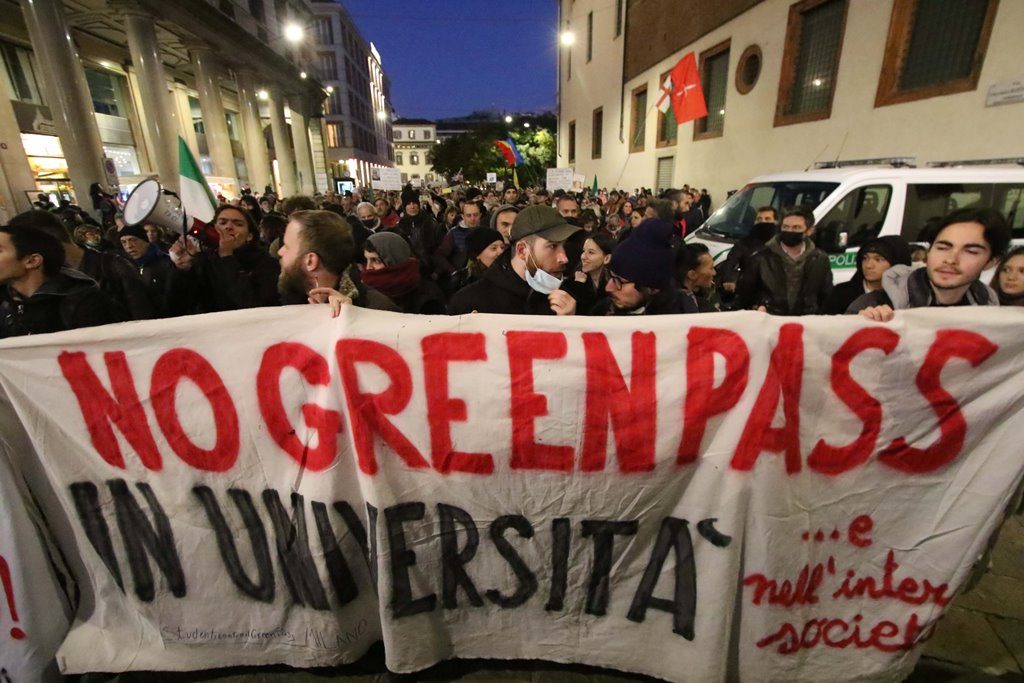 proteste no green pass milano