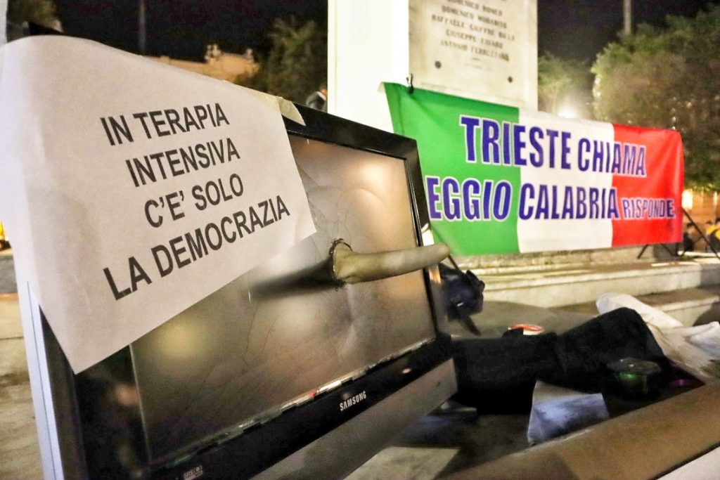 proteste no green pass piazza italia reggio calabria