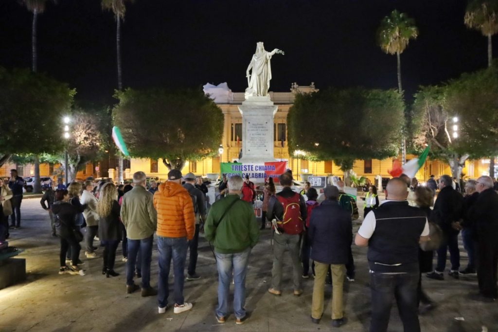proteste no green pass piazza italia reggio calabria