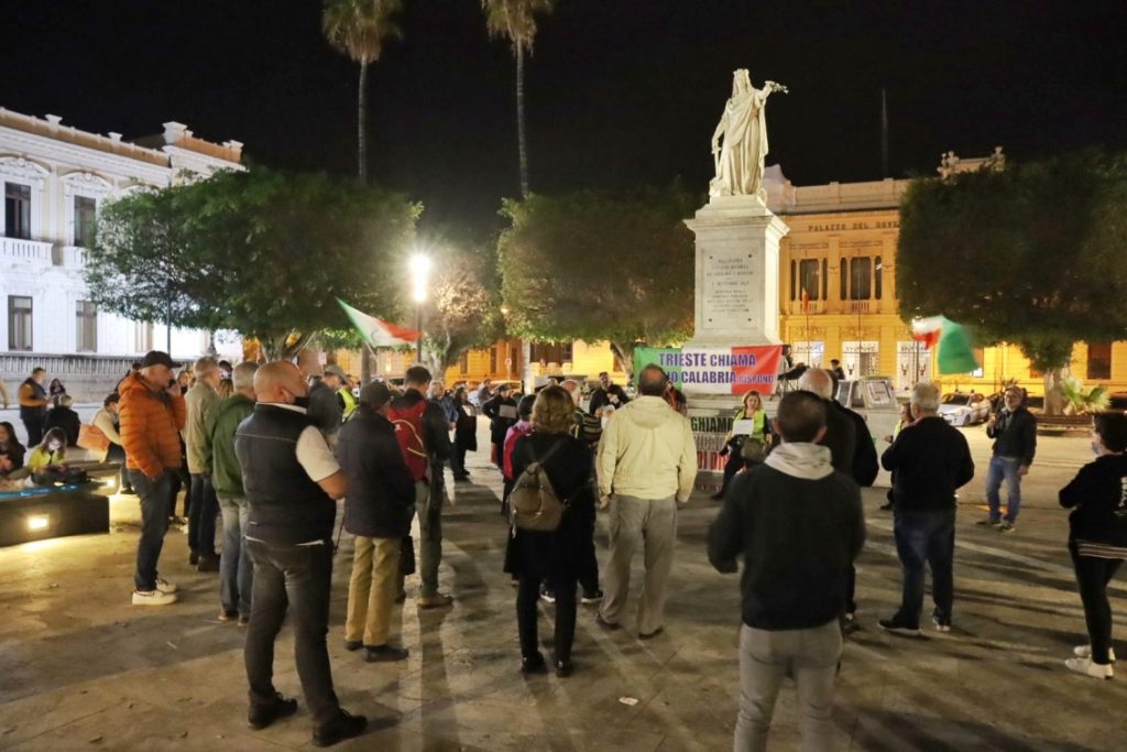 proteste no green pass piazza italia reggio calabria