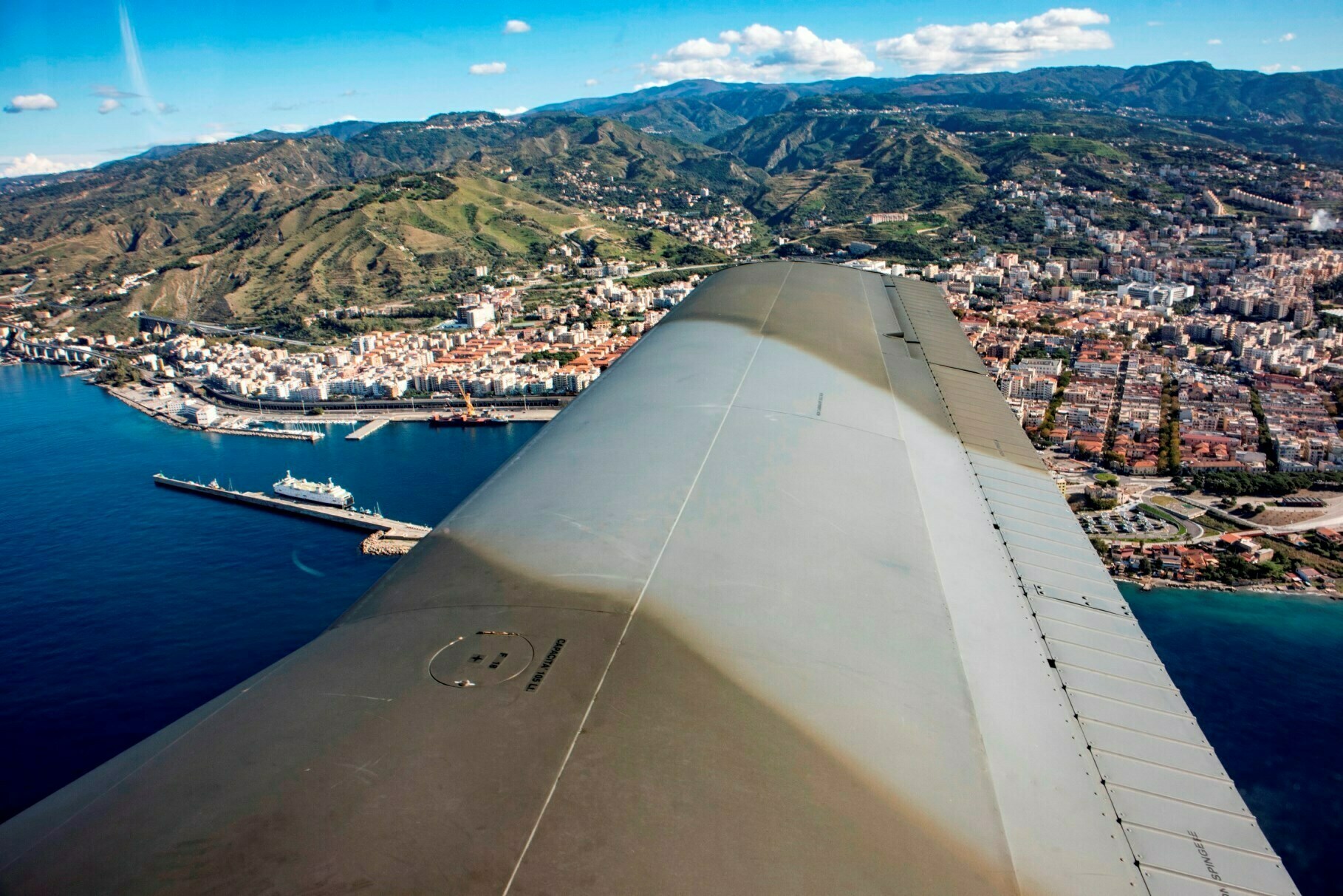 reggio calabria dall’aereo sul porto