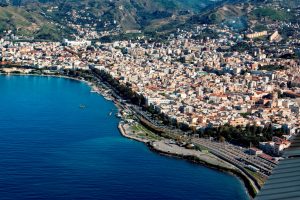 reggio calabria lungomare e centro storico dall'alto