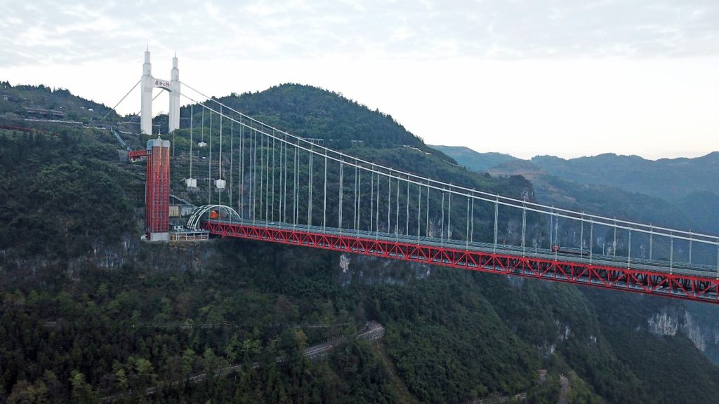 Ponte sospeso di Aizhai in Cina