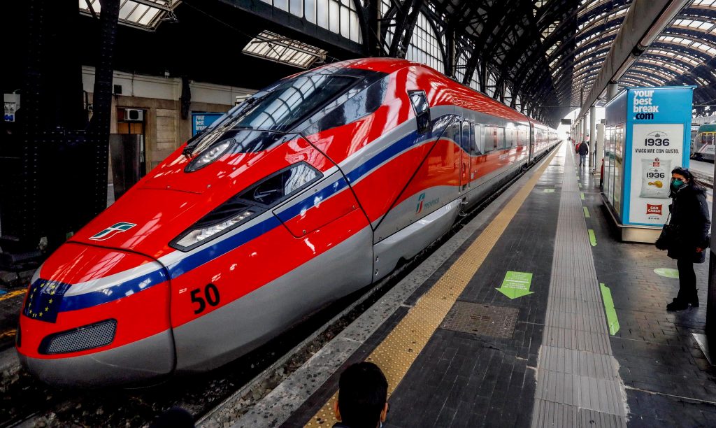 Arrivo nuovo Frecciarossa 1000 Milano Parigi e flashmob