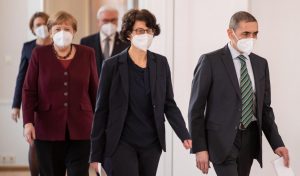 ugur-sahin-ceo-pfizer su vaccino e variante omicron