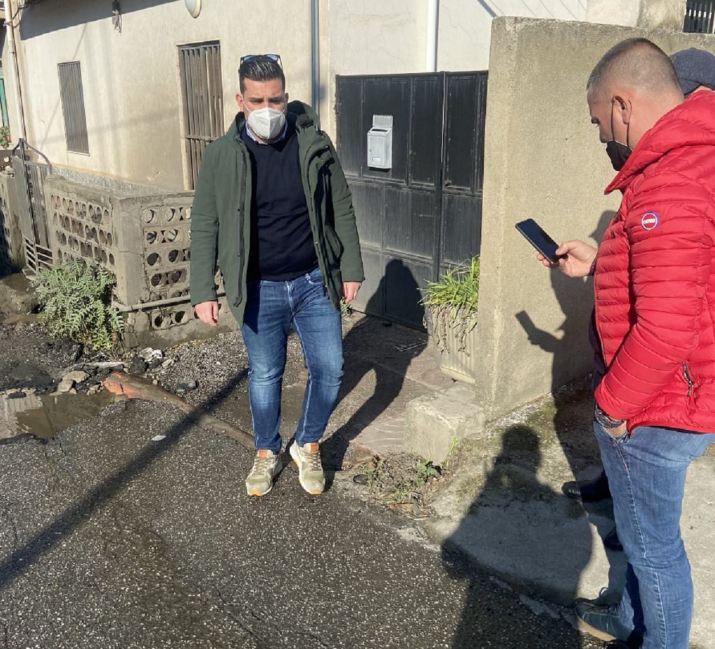 Tour di forza italia nelle periferie di reggio calabria (1)