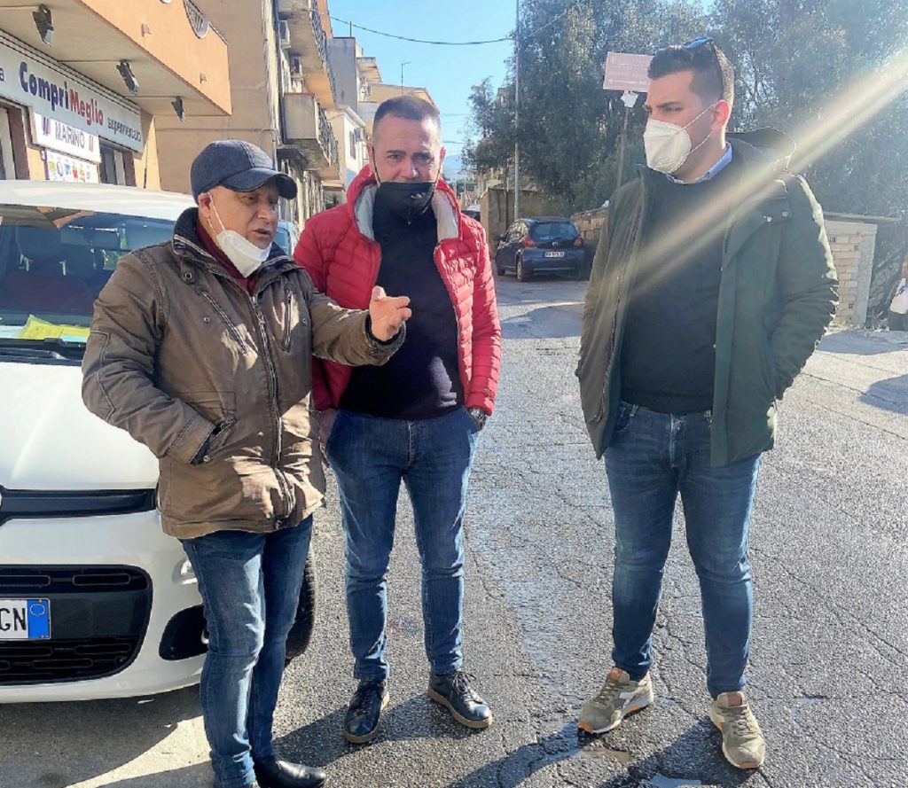 Tour di forza italia nelle periferie di reggio calabria (1)