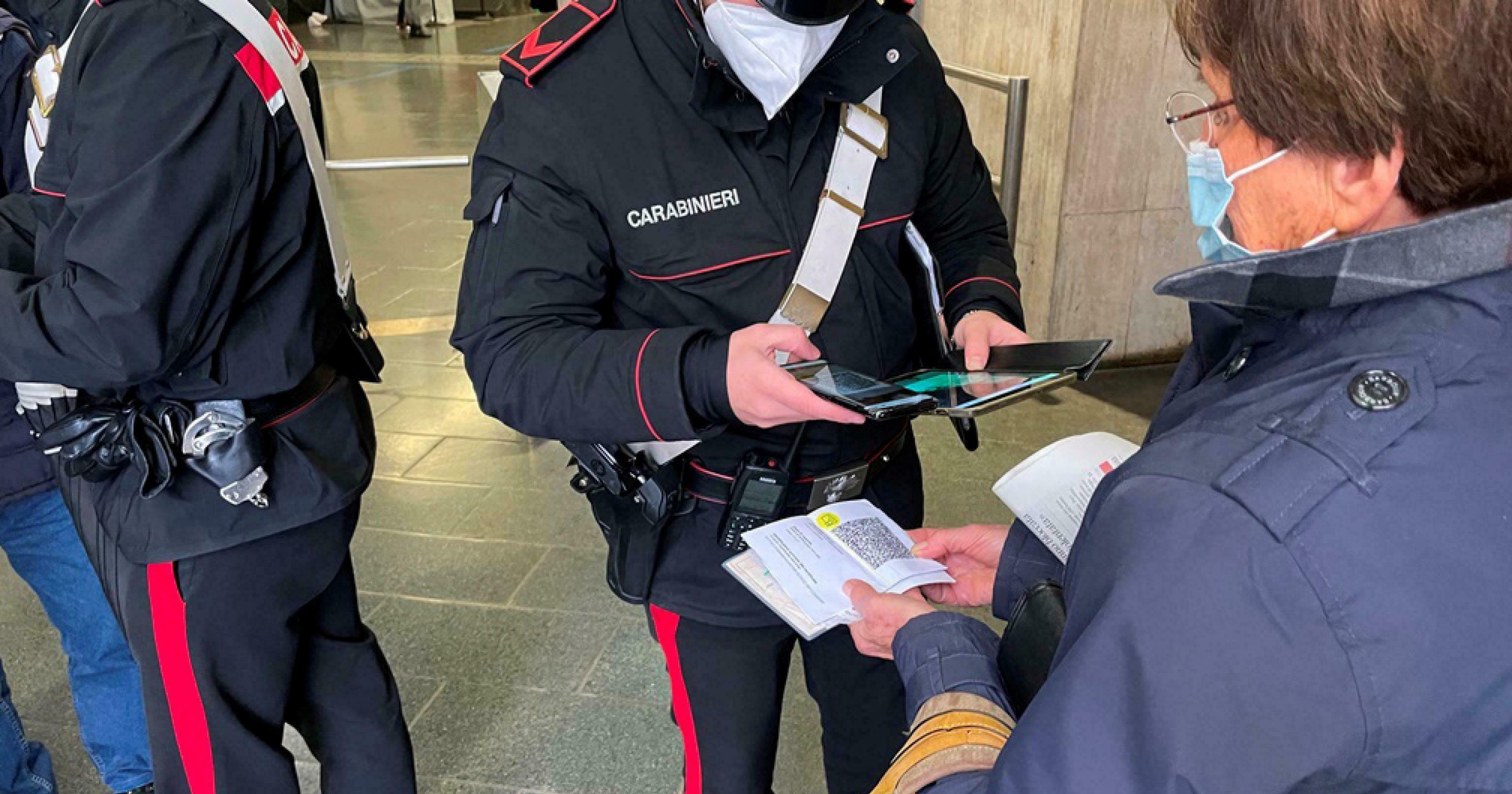 controllo green pass carabinieri