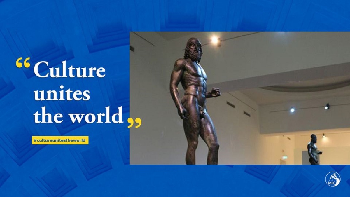 Bronzi di RIace against war