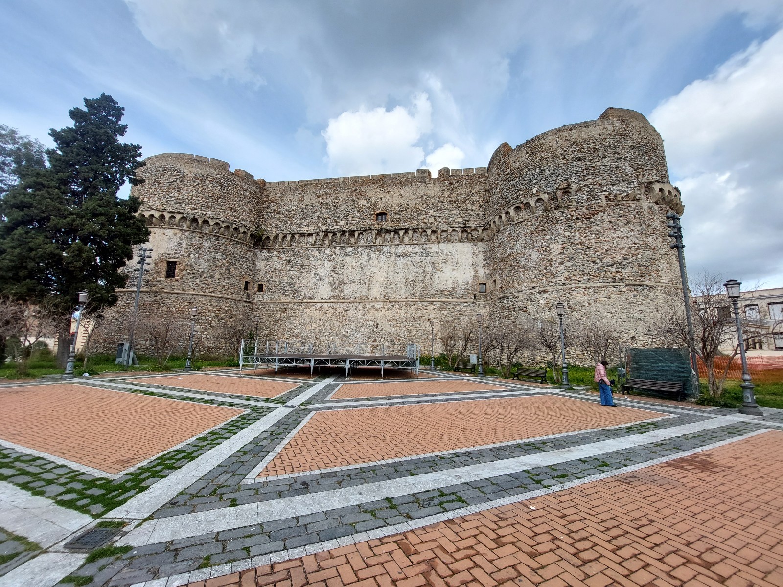 Castello aragonese- pericolo crolli (9)