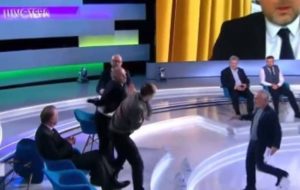 Crisi Russia-Ucraina schiaffi in diretta tv