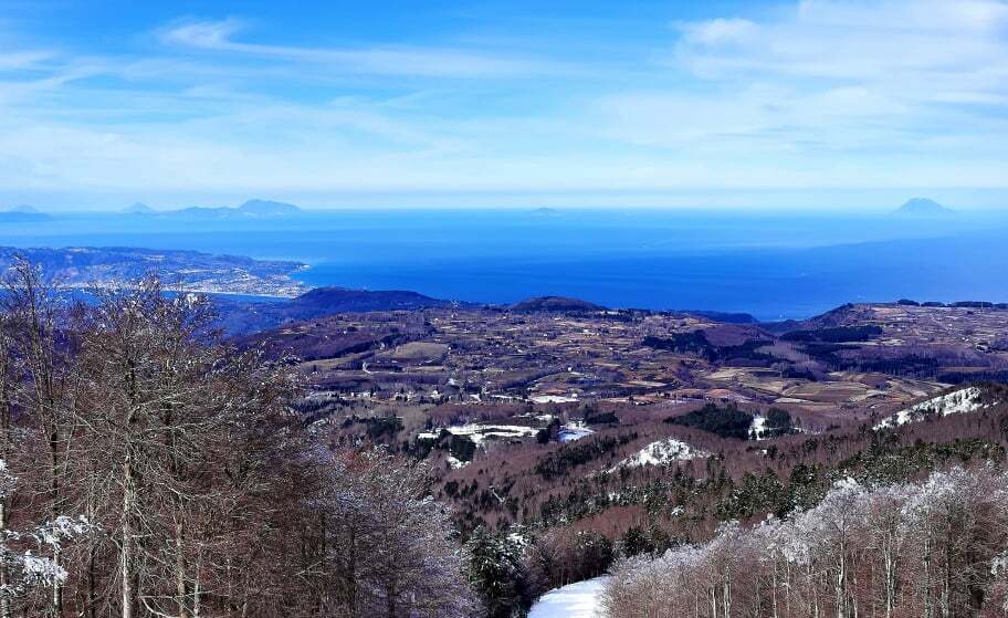 gambarie panorama innevato stretto di messina e isole eolie