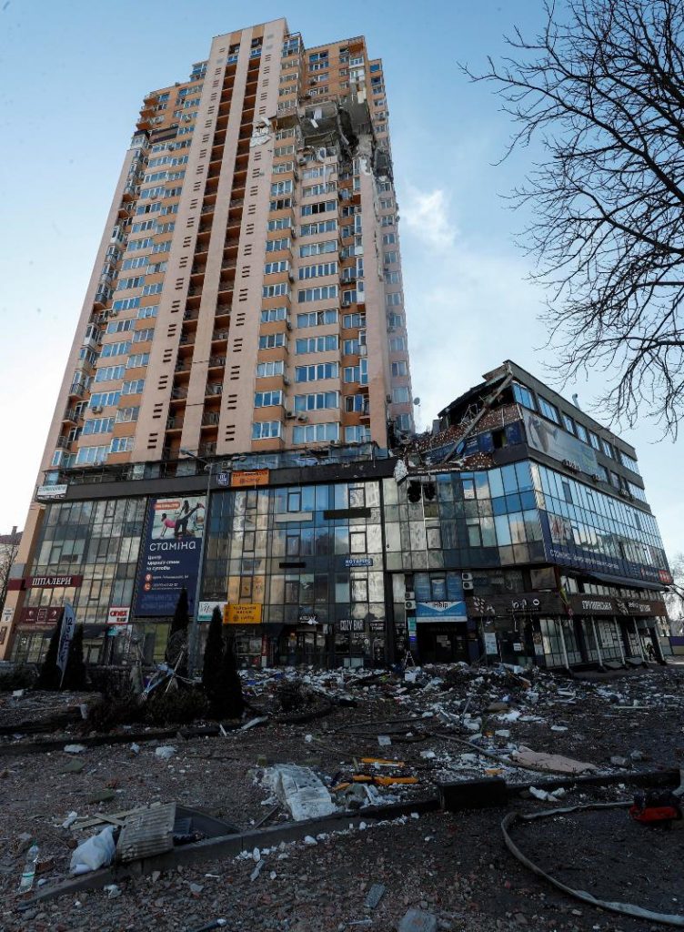 missile russo contro palazzo a kiev