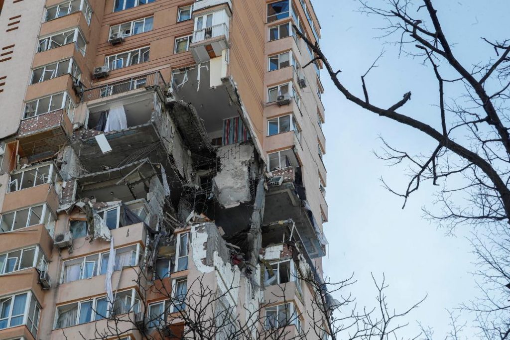 missile russo contro palazzo a kiev