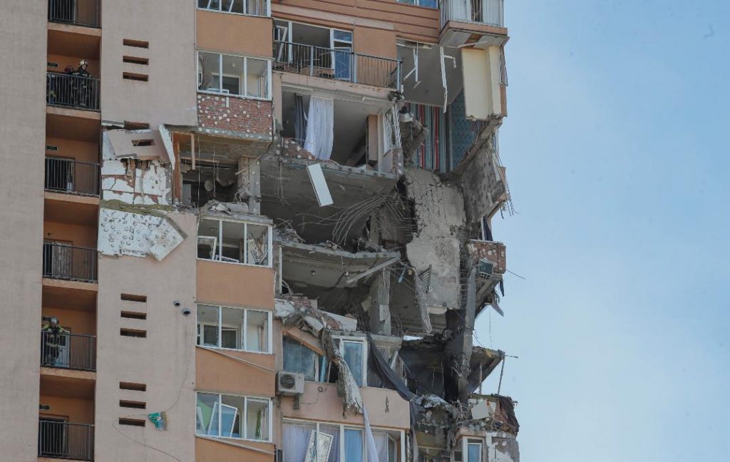 missile russo contro palazzo a kiev