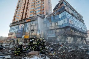 missile russo contro palazzo a kiev