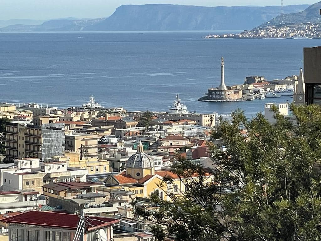 panorama stretto di messina