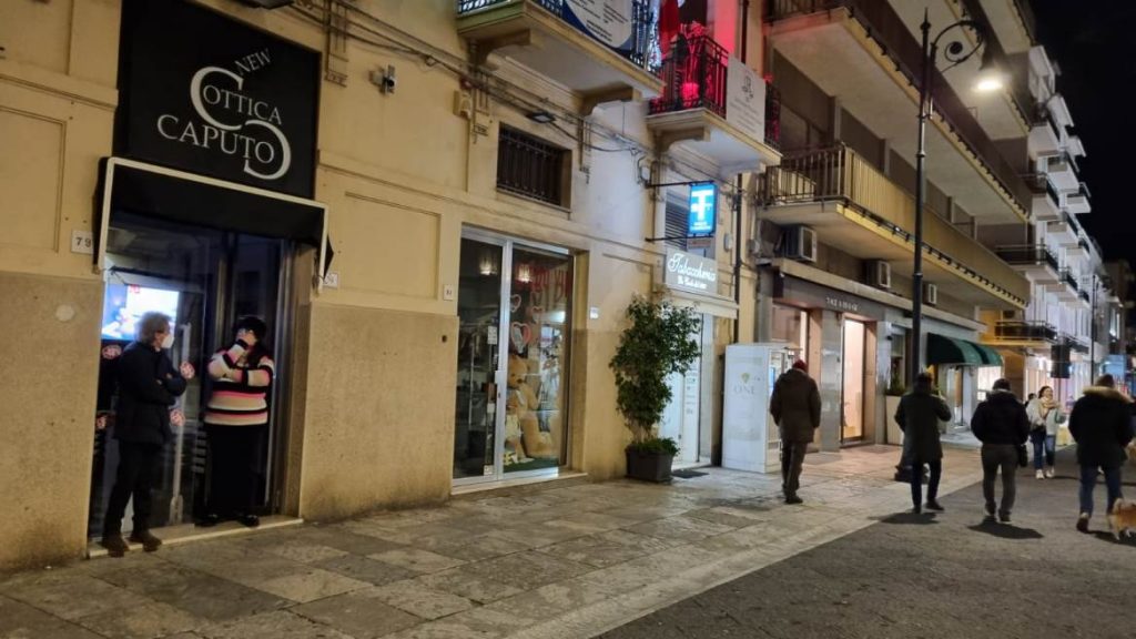 reggio calabria protesta luci spente corso garibaldi