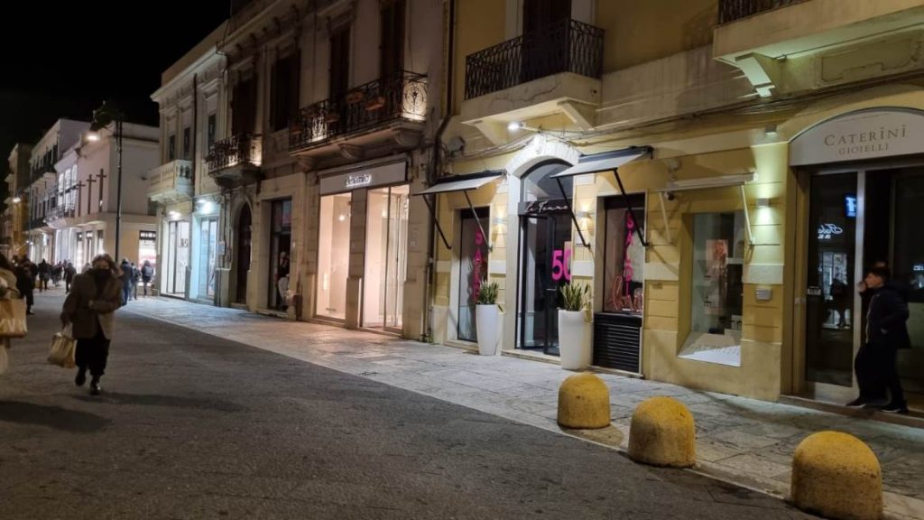 reggio calabria protesta luci spente corso garibaldi