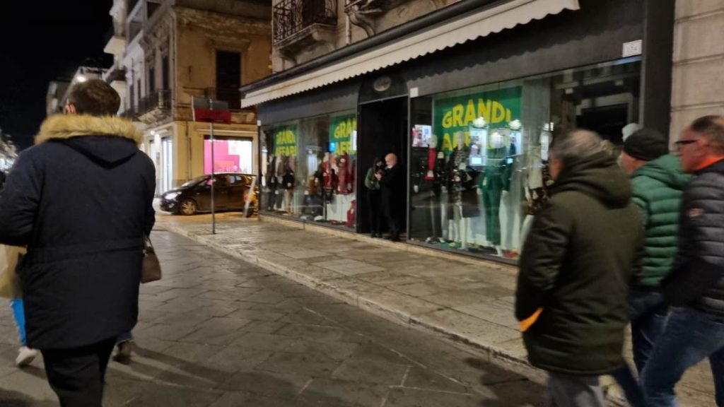 reggio calabria protesta luci spente corso garibaldi