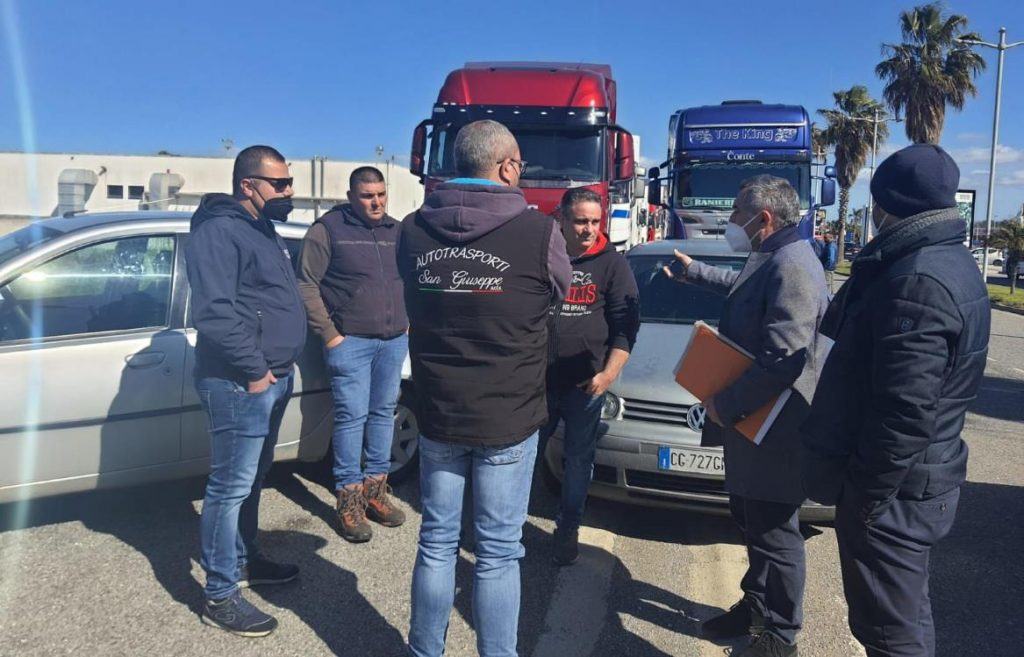 sit-in autotrasportatori rosarno reggio cal
