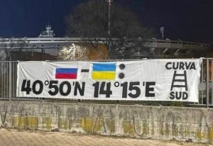 Striscione tifosi Verona bombardare Napoli