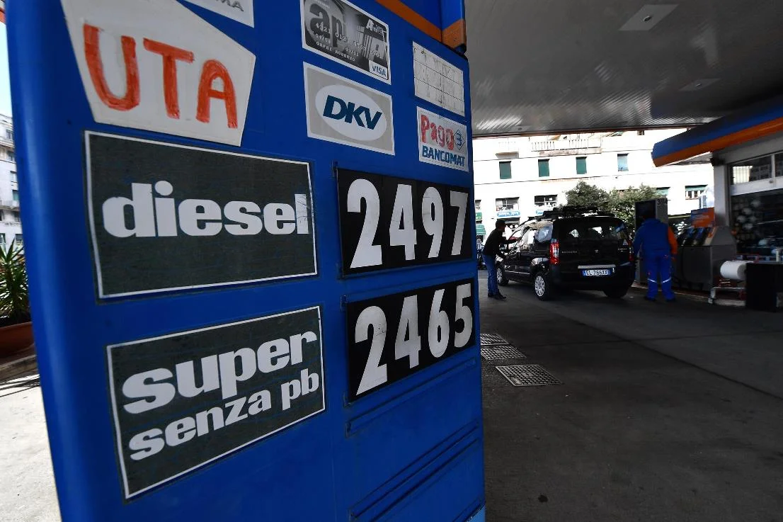 caro carburante benzina diesel