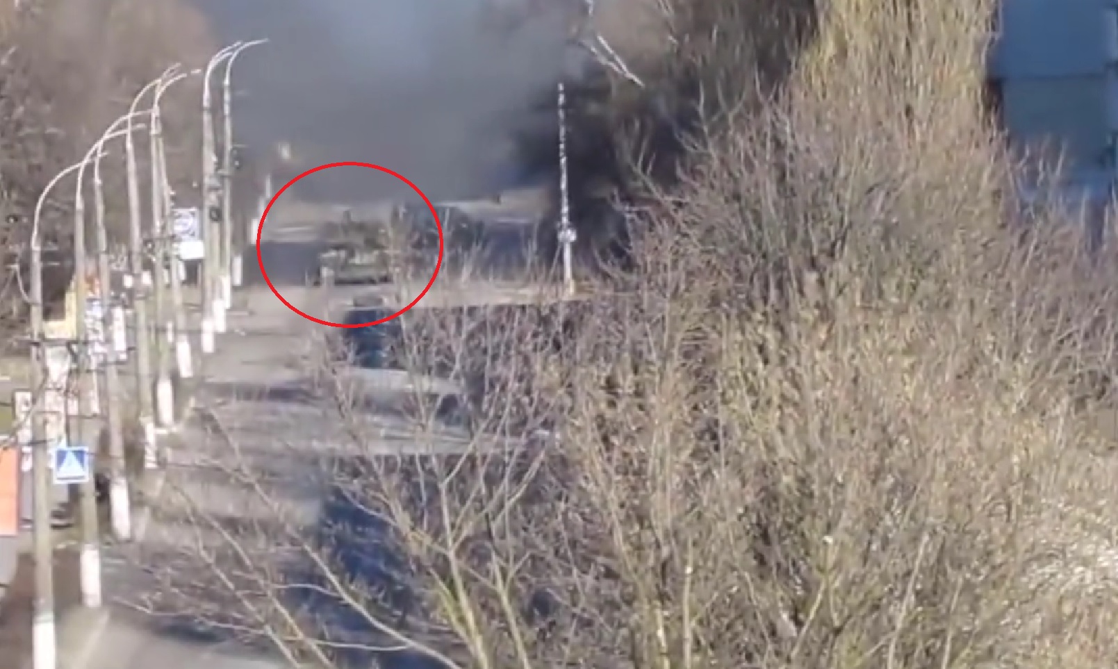 carro armato spara contro cameraman