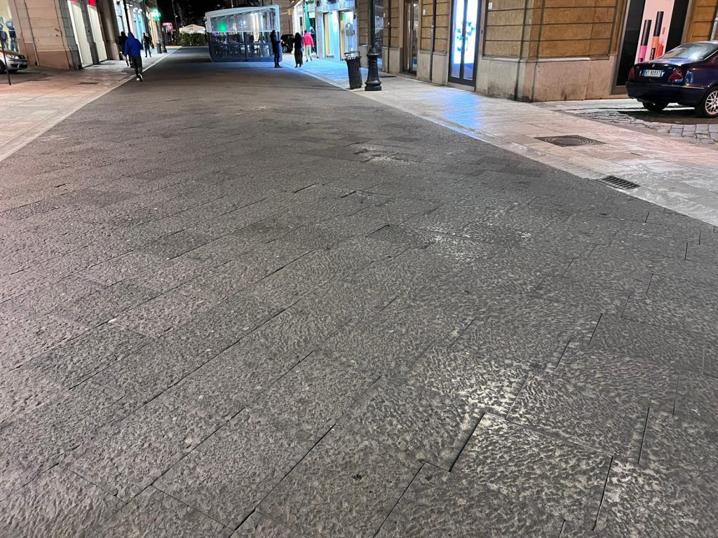 corso garibaldi reggio calabria nuova pavimentazione rotta 10 marzo 2022