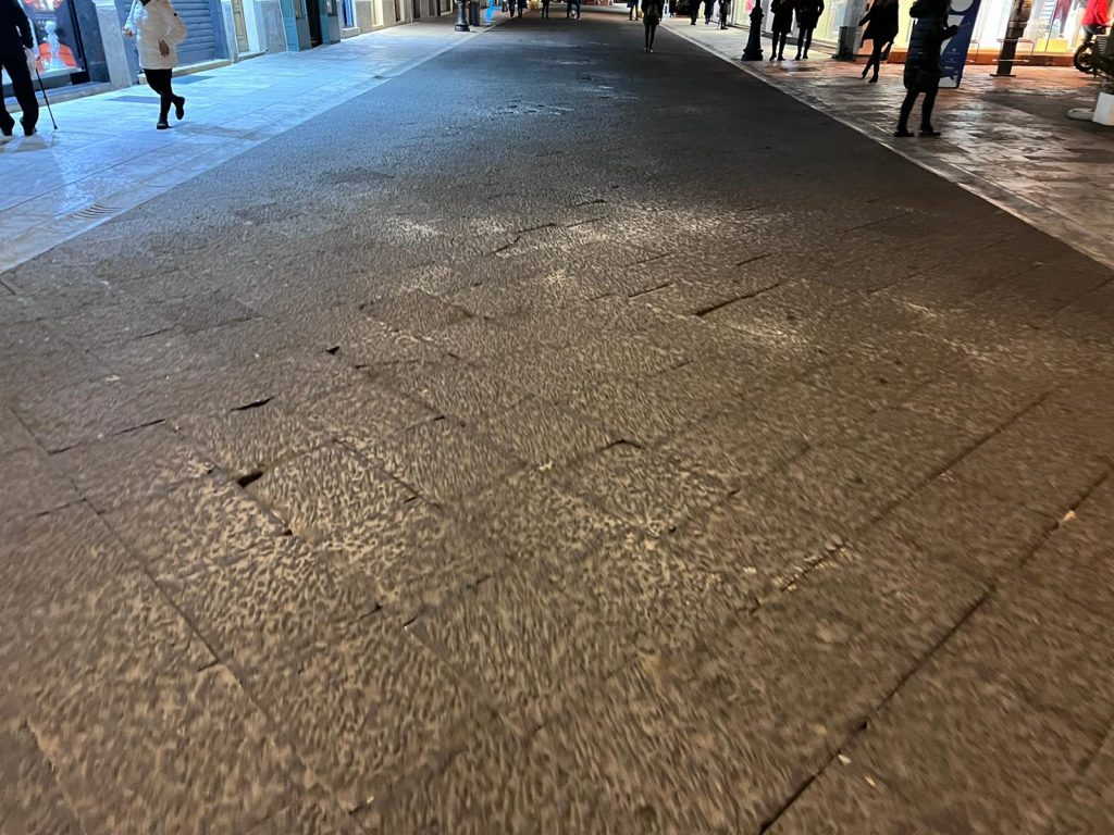 corso garibaldi reggio calabria nuova pavimentazione rotta 10 marzo 2022