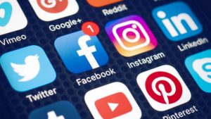 facebook instagram twitter social richieste di amicizia