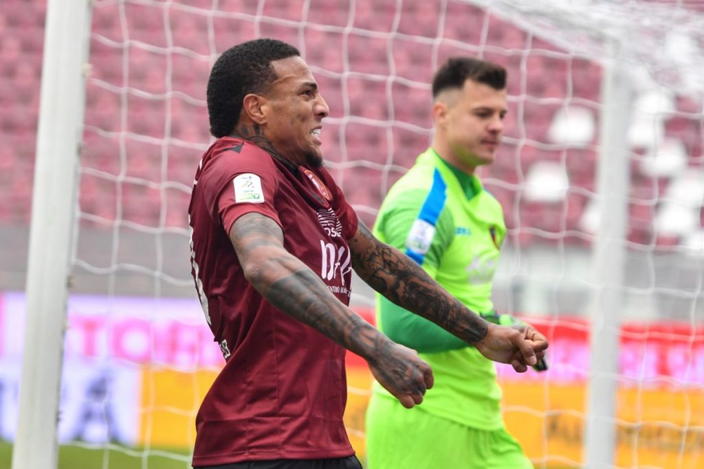 reggina-cosenza folorunsho esulta