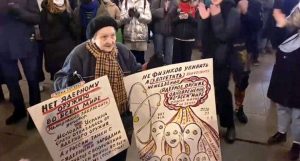 yelena protesta contro la guerra