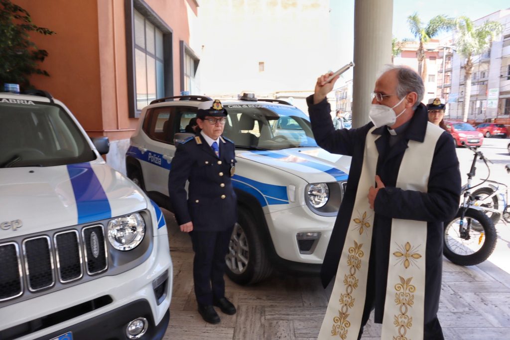 Benedizione mezzi polizia locale e visita dell'arcivescovo