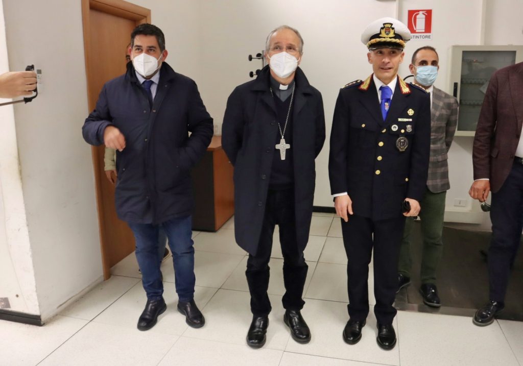 Benedizione mezzi polizia locale e visita dell'arcivescovo