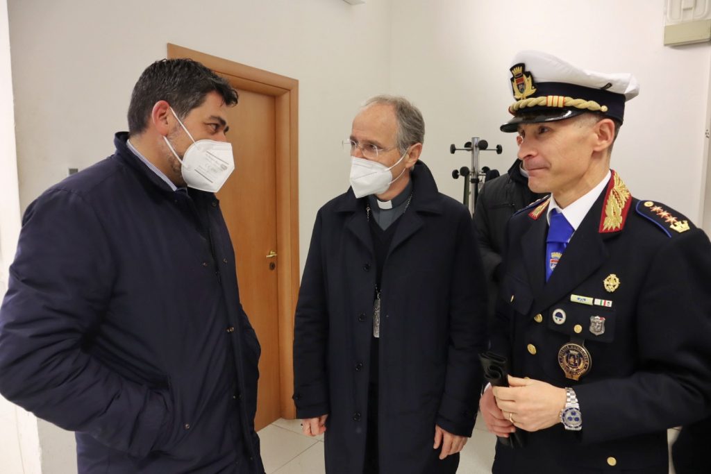 Benedizione mezzi polizia locale e visita dell'arcivescovo