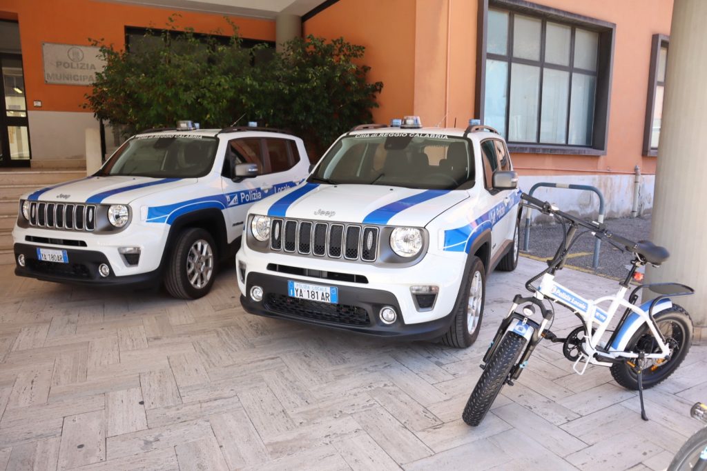 Benedizione mezzi polizia locale e visita dell'arcivescovo