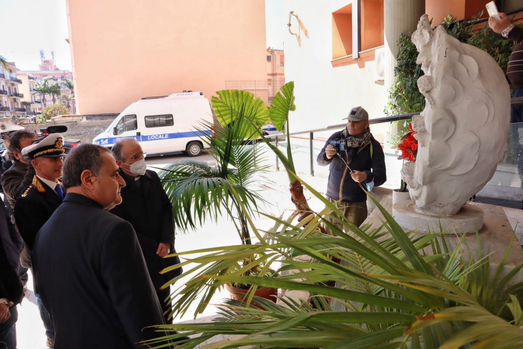 Benedizione mezzi polizia locale e visita dell'arcivescovo