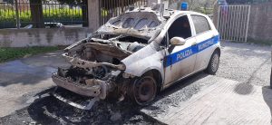 auto polizia locale incendiata