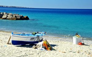 pesca spiaggia gallico giornata di sole in riva allo stretto