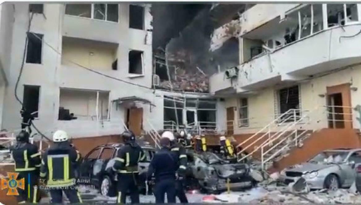 Odessa: spento l’incendio in un grattacielo causato dai bombardamenti nemici