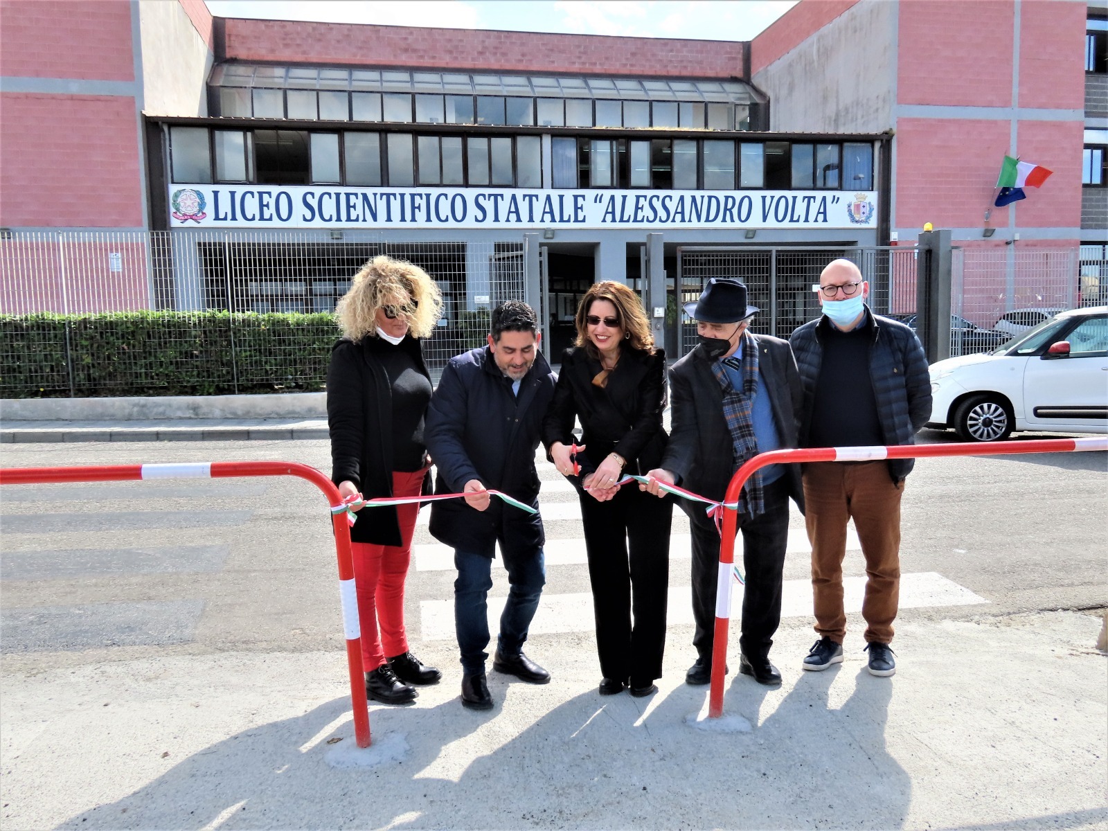 liceo scientifico alessandro volta inaugurato parcheggio