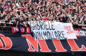 gabriele non mollare striscione ultras milan