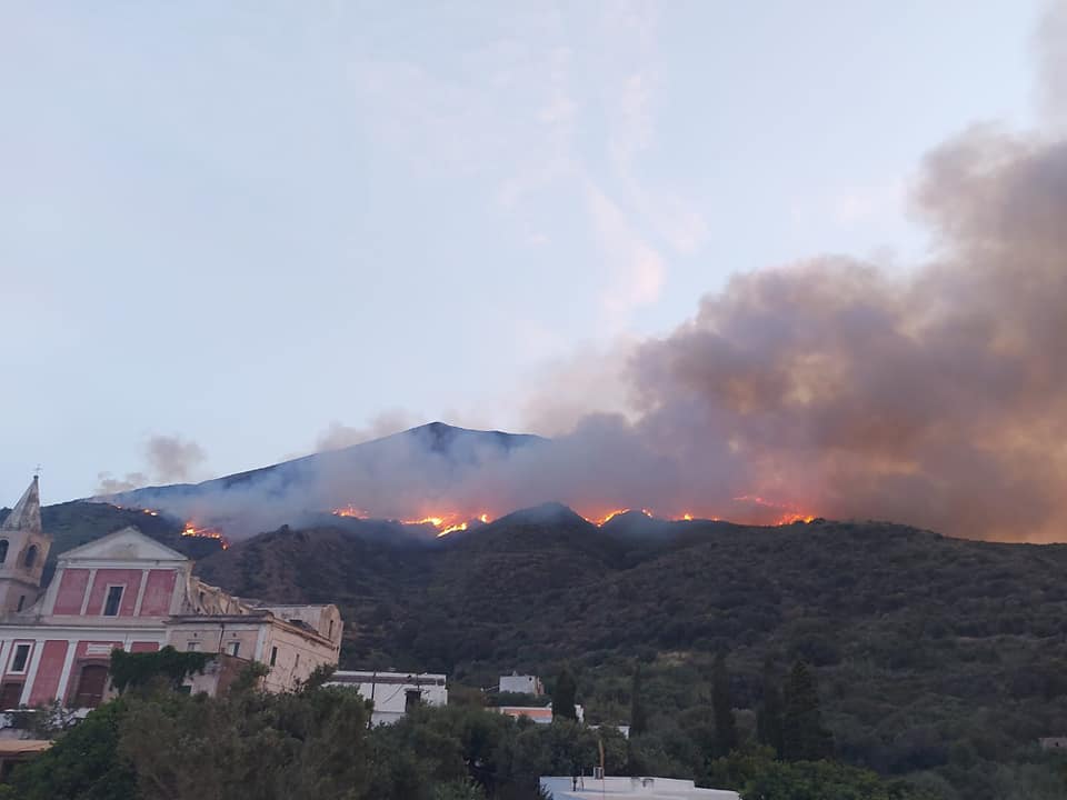 incendio stromboli 25-26 maggio