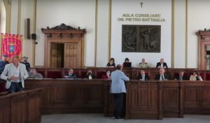 pef centrodestra consiglio comunale lascia l'aula